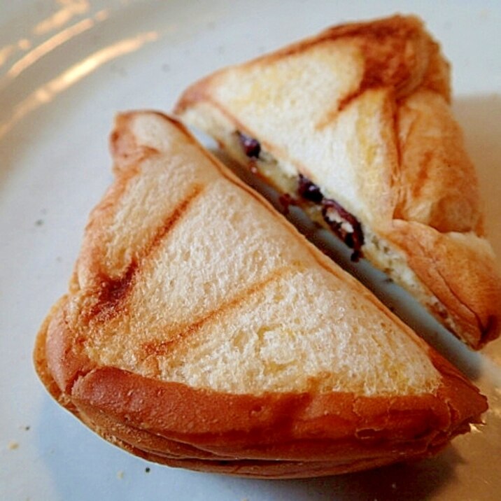 メープルと麦チョコとシナモンのデニホットサンド